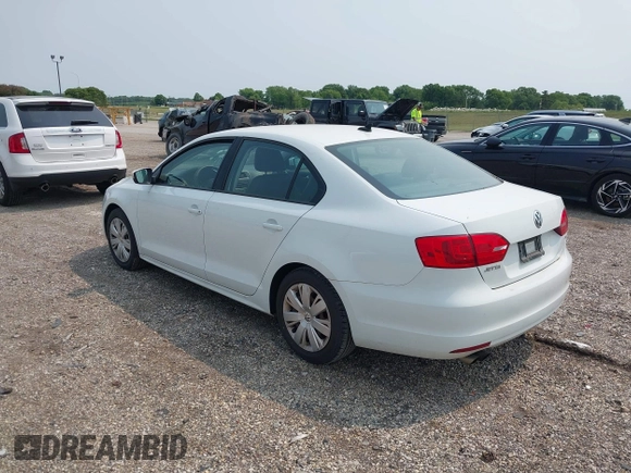 2014 Volkswagen Jetta SE z VIN 3VWD17AJ4EM288282, wystawiony jako IAAI lot #42404774 z przebiegiem 116 292 mil mil oraz . Historia ofert i sprzedaży dostępna na DreamBid. Obrazek 3.
