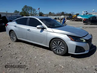 2023 Nissan Altima SV z VIN 1N4BL4DVXPN364779, wystawiony jako Copart lot #47776135 z przebiegiem 68 324 mil mil oraz Szkoda całkowita • Salvage title. Historia ofert i sprzedaży dostępna na DreamBid. Obrazek 4.