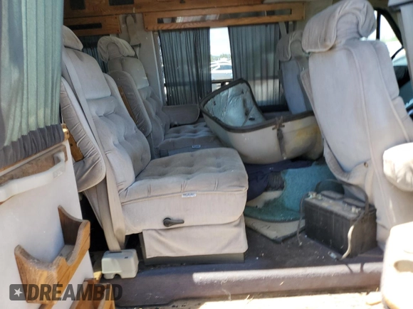 1994 Chevrolet Chevy Van z VIN 1GBEG25K9RF176079, wystawiony jako Copart lot #65824634 z przebiegiem 180 507 mil mil oraz Czysty tytuł • Clean title. Historia ofert i sprzedaży dostępna na DreamBid. Obrazek 11.