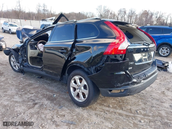 2013 Volvo XC60 3.2L with VIN YV4952DL4D2367869, listed as a IAAI auction lot 40990083 with 1 mi miles. Bid and sale history available at carsss.com. Image 3.