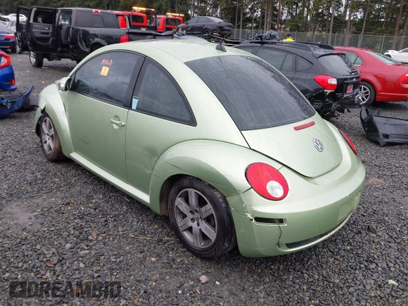 2006 Volkswagen New Beetle Coupe with VIN 3VWRW31C06M402944, listed as a IAAI auction lot 41858922 with 97,518 mi miles. Bid and sale history available at carsss.com. Image 3.