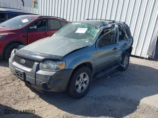 2005 Ford Escape XLT with VIN 1FMYU03175KA84787, listed as a IAAI auction lot 41814099 with 168,342 mi miles. Bid and sale history available at carsss.com. Image 17.