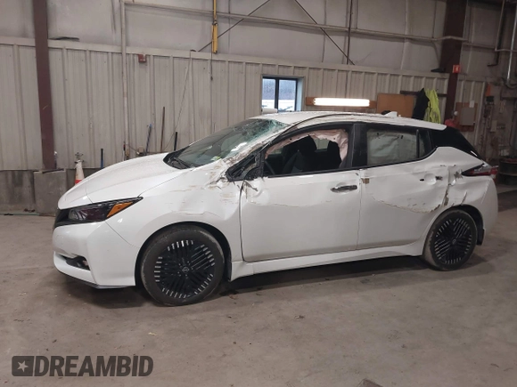 2023 Nissan LEAF SV Plus z VIN 1N4CZ1CV0PC563256, wystawiony jako IAAI lot #41138436 z przebiegiem 24 399 mil mil oraz . Historia ofert i sprzedaży dostępna na DreamBid. Obrazek 14.