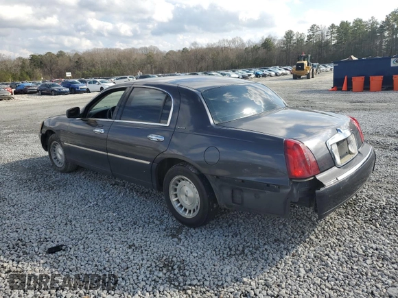 1999 Lincoln Town Car Executive z VIN 1LNHM81W4XY714116, wystawiony jako Copart lot #44424595 z przebiegiem 210 041 mil mil oraz Szkoda całkowita • Salvage title. Historia ofert i sprzedaży dostępna na DreamBid. Obrazek 2.
