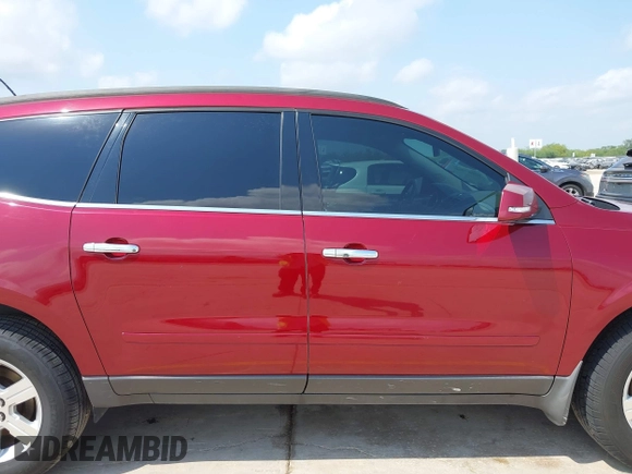 2011 Chevrolet Traverse 1LT z VIN 1GNKRGED8BJ286753, wystawiony jako IAAI lot #42107568 z przebiegiem 178 663 mil mil oraz . Historia ofert i sprzedaży dostępna na DreamBid. Obrazek 13.