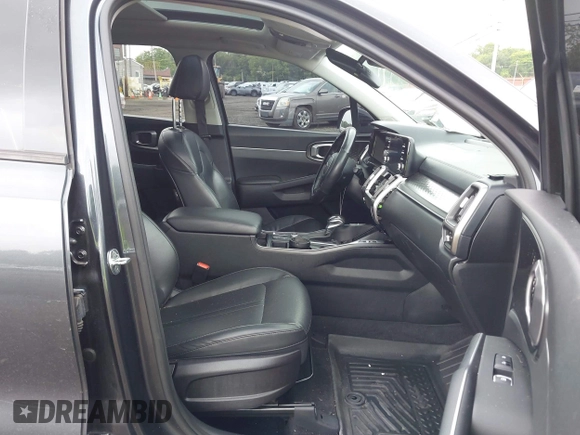 2021 Kia Sorento S z VIN 5XYRLDLC4MG070290, wystawiony jako IAAI lot #42473481 z przebiegiem 40 800 mil mil oraz . Historia ofert i sprzedaży dostępna na DreamBid. Obrazek 5.