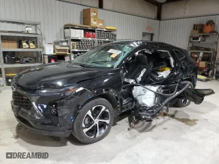 2024 Chevrolet Trax 1RS with VIN KL77LGE28RC007022, listed as a Copart auction lot 49205865 with 43,123 mi miles and Salvage Title. Bid and sale history available at carsss.com. Image 1.