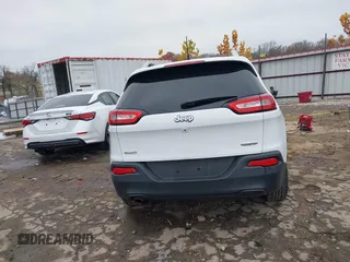 2018 Jeep Cherokee Latitude Plus with VIN 1C4PJLLBXJD514085, listed as a IAAI auction lot 40934899 with 153,619 mi miles. Bid and sale history available at carsss.com. Image 16.