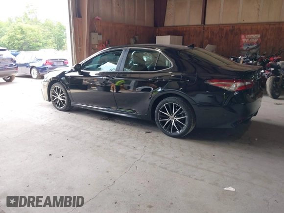 2021 Toyota Camry SE Nightshade with VIN 4T1G11AK6MU580771, listed as a IAAI auction lot 40042967 with 106,579 mi miles. Bid and sale history available at carsss.com. Image 3.