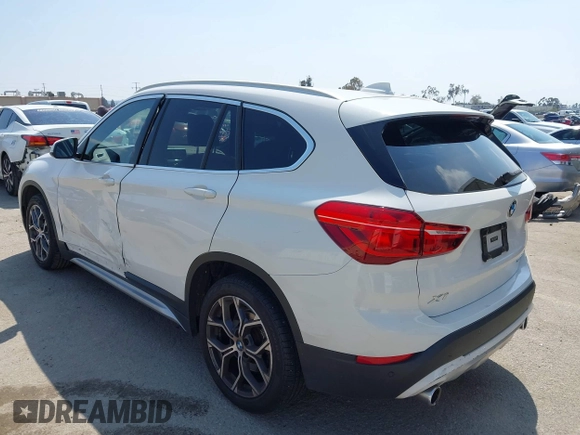 2021 BMW X1 sDrive28i z VIN WBXJG7C01M3M73496, wystawiony jako IAAI lot #42132005 z przebiegiem 23 278 mil mil oraz . Historia ofert i sprzedaży dostępna na DreamBid. Obrazek 3.