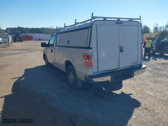 2014 Ford F-150 XL with VIN 1FTMF1CM3EKG42275, listed as a IAAI auction lot 41567171 with 187,849 mi miles. Bid and sale history available at carsss.com. Image 3.