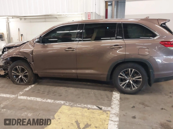 2018 Toyota Highlander LE with VIN 5TDBZRFH7JS492041, listed as a IAAI auction lot 41642278 with 90,019 mi miles and . Bid and sale history available at DreamBid. Image 15.