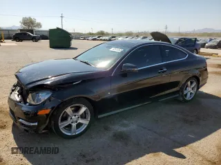 2014 Mercedes-Benz C 250 z VIN WDDGJ4HB6EG288569, wystawiony jako Copart lot #62549365 z przebiegiem 71 019 mil mil oraz Szkoda całkowita • Salvage title. Historia ofert i sprzedaży dostępna na DreamBid. Obrazek 1.