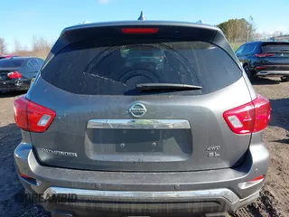 2019 Nissan Pathfinder S z VIN 5N1DR2MM7KC627310, wystawiony jako IAAI lot #42064061 z przebiegiem 110 353 mil mil oraz . Historia ofert i sprzedaży dostępna na DreamBid. Obrazek 16.