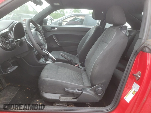 2012 Volkswagen Beetle Entry с VIN 3VWFP7AT4CM646048, выставлен на аукционе Copart как лот 53542435 с пробегом 145 470 миль миль и Списание • Salvage title. История ставок и продаж доступна на DreamBid. Изображение 7.
