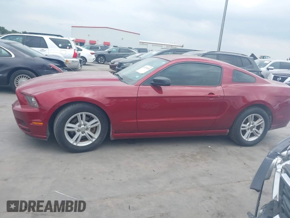 2014 Ford Mustang V6 z VIN 1ZVBP8AM3E5332204, wystawiony jako IAAI lot #42170138 z przebiegiem 112 105 mil mil oraz . Historia ofert i sprzedaży dostępna na DreamBid. Obrazek 14.