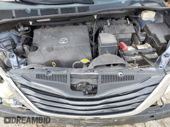2014 Toyota Sienna XLE with VIN 5TDYK3DC9ES511035, listed as a IAAI auction lot 41884115 with 153,071 mi miles. Bid and sale history available at carsss.com. Image 10.