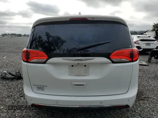 2018 Chrysler Pacifica Touring L z VIN 2C4RC1BG8JR287948, wystawiony jako Copart lot #59123235 z przebiegiem 80 145 mil mil oraz Szkoda całkowita • Salvage title. Historia ofert i sprzedaży dostępna na DreamBid. Obrazek 6.