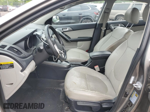 2010 Kia Forte EX z VIN KNAFU4A2XA5250756, wystawiony jako Copart lot #58743405 z przebiegiem 204 266 mil mil oraz Szkoda całkowita • Salvage title. Historia ofert i sprzedaży dostępna na DreamBid. Obrazek 7.