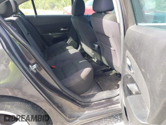 2014 Chevrolet Cruze 1LT z VIN 1G1PC5SB8E7303536, wystawiony jako IAAI lot #42440931 z przebiegiem 184 938 mil mil oraz . Historia ofert i sprzedaży dostępna na DreamBid. Obrazek 8.