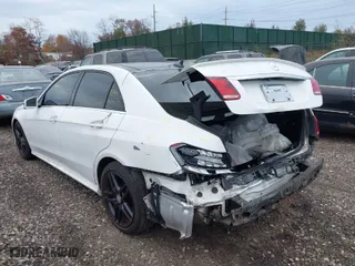 2015 Mercedes-Benz E-Class E 350 Luxury with VIN WDDHF8JB7FB163506, listed as a IAAI auction lot 40734709 with 87,059 mi miles. Bid and sale history available at carsss.com. Image 3.