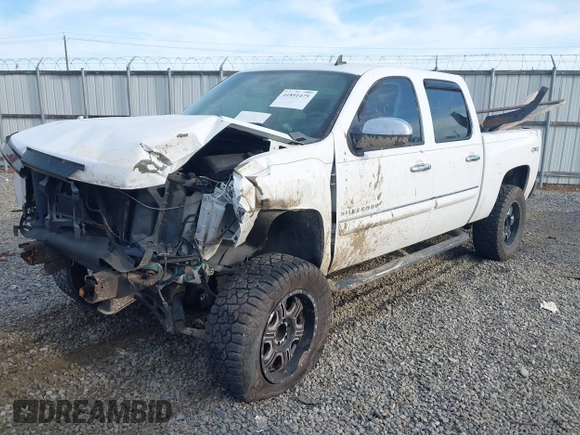2011 Chevrolet Silverado 1500 LT with VIN 3GCPKSE36BG219504, listed as a IAAI auction lot 41891475 with 189,240 mi miles. Bid and sale history available at carsss.com. Image 2.