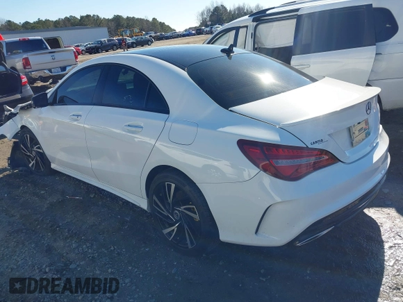 2018 Mercedes-Benz CLA 250 z VIN WDDSJ4EB2JN686656, wystawiony jako IAAI lot #41379711 z przebiegiem 61 221 mil mil oraz . Historia ofert i sprzedaży dostępna na DreamBid. Obrazek 3.