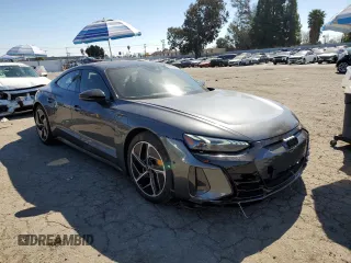 2024 Audi RS e-tron GT z VIN WAUBHBFW6R7900069, wystawiony jako Copart lot #46237645 z przebiegiem 2674 mil mil oraz Szkody całkowita. Historia ofert i sprzedaży dostępna na DreamBid. Obrazek 4.
