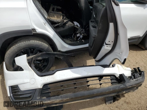 2024 GMC Terrain SLE with VIN 3GKALTEGXRL173306, listed as a Copart auction lot 57458985 with 17,131 mi miles and Non repairable. Bid and sale history available at DreamBid. Image 13.