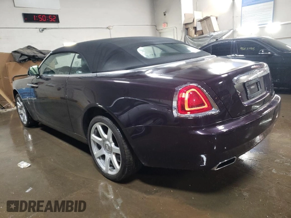 2018 Rolls-Royce Dawn z VIN SCA666D56JU107749, wystawiony jako Copart lot #46992895 z przebiegiem 15 379 mil mil oraz Czysty tytuł • Clean title. Historia ofert i sprzedaży dostępna na DreamBid. Obrazek 2.