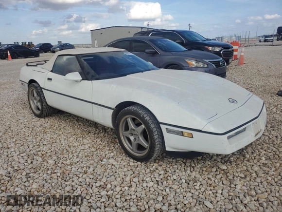 1990 Chevrolet Corvette z VIN 1G1YY3384L5108491, wystawiony jako Copart lot #80079124 z przebiegiem 133 543 mil mil oraz Czysty tytuł • Clean title. Historia ofert i sprzedaży dostępna na DreamBid. Obrazek 4.