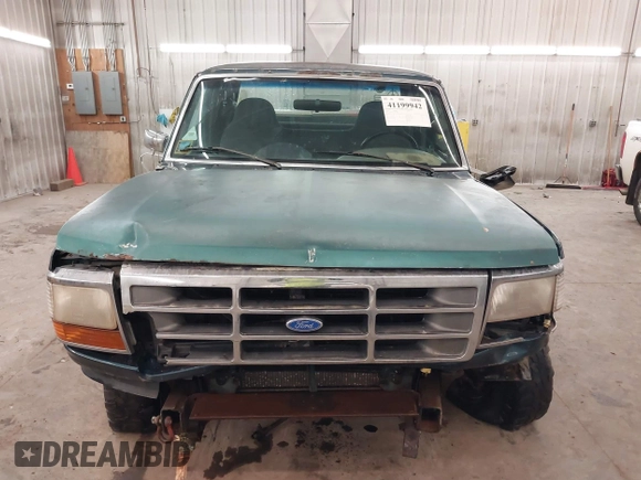 1996 Ford F-250 with VIN 1FTHX26F1TEB38000, listed as a IAAI auction lot 41199942 with 324,532 mi miles. Bid and sale history available at carsss.com. Image 13.