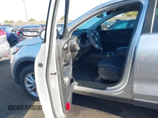 2019 Kia Sorento L with VIN 5XYPG4A30KG575383, listed as a IAAI auction lot 41958901 with 102,797 mi miles. Bid and sale history available at carsss.com. Image 5.