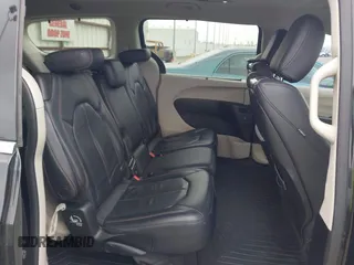 2018 Chrysler Pacifica Touring L Plus z VIN 2C4RC1EG7JR158093, wystawiony jako IAAI lot #41790088 z przebiegiem 116 772 mil mil oraz . Historia ofert i sprzedaży dostępna na DreamBid. Obrazek 8.