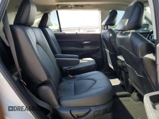 2024 Toyota Highlander XLE z VIN 5TDAAAB53RS061224, wystawiony jako Copart lot #52572945 z przebiegiem 15 604 mil mil oraz Szkoda całkowita • Salvage title. Historia ofert i sprzedaży dostępna na DreamBid. Obrazek 12.