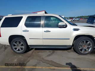 2007 Cadillac Escalade z VIN 1GYEC63817R312426, wystawiony jako IAAI lot #42332110 z przebiegiem 267 506 mil mil oraz . Historia ofert i sprzedaży dostępna na DreamBid. Obrazek 14.