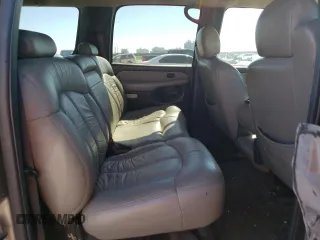 2001 Chevrolet Suburban LT with VIN 3GNEC16T31G174749, listed as a Copart auction lot 77304144 with 289,307 mi miles and Salvage Title. Bid and sale history available at carsss.com. Image 11.