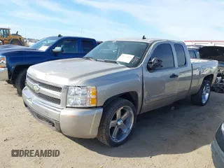 2007 Chevrolet Silverado 1500 LT w/1LT with VIN 2GCEC19J071620943, listed as a IAAI auction lot 41675473 with 358,881 mi miles. Bid and sale history available at carsss.com. Image 2.