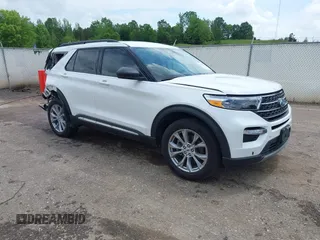 2024 Ford Explorer XLT z VIN 1FMSK7DH5RGA84098, wystawiony jako IAAI lot #42106185 z przebiegiem 9836 mil mil oraz . Historia ofert i sprzedaży dostępna na DreamBid. Obrazek 1.