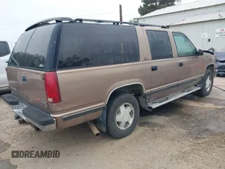 1995 GMC Suburban z VIN 1GKFK16K5SJ723038, wystawiony jako IAAI lot #41904397 z przebiegiem 142 082 mil mil oraz . Historia ofert i sprzedaży dostępna na DreamBid. Obrazek 4.