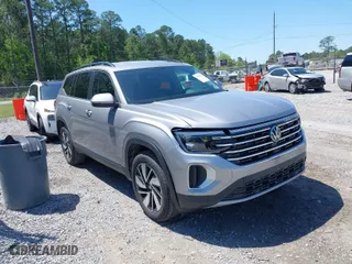 2025 Volkswagen Atlas 2.0T SE w/Technology with VIN 1V2WR2CA2SC517669, listed as a IAAI auction lot 41988873 with 305 mi miles. Bid and sale history available at carsss.com. Image 1.