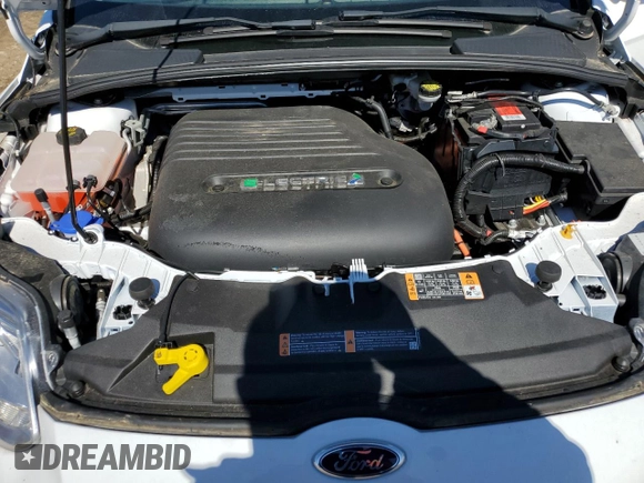 2016 Ford Focus Electric z VIN 1FADP3R42GL277445, wystawiony jako Copart lot #46379555 z przebiegiem 7007 mil mil oraz Tytuł czysty. Historia ofert i sprzedaży dostępna na DreamBid. Obrazek 11.