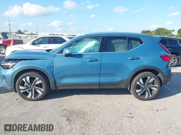 2024 Volvo XC40 Plus Bright Theme with VIN YV4L12UE3R2342939, listed as a IAAI auction lot 41527678 with 2,234 mi miles. Bid and sale history available at carsss.com. Image 14.