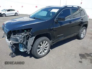 2017 Jeep Cherokee Overland z VIN 1C4PJMJS1HW530604, wystawiony jako IAAI lot #41701168 z przebiegiem 112 945 mil mil oraz . Historia ofert i sprzedaży dostępna na DreamBid. Obrazek 2.
