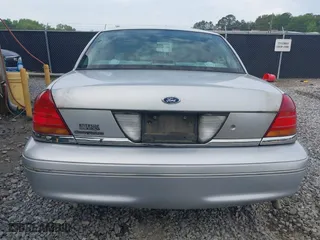 2000 Ford Crown Victoria with VIN 2FAFP73W6YX194471, listed as a IAAI auction lot 42102220 with 131,855 mi miles. Bid and sale history available at carsss.com. Image 14.
