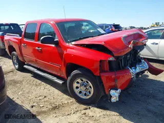 2007 Chevrolet Silverado 1500 LT w/1LT with VIN 2GCEC13C971720713, listed as a IAAI auction lot 41631983 with 111,020 mi miles. Bid and sale history available at carsss.com. Image 1.