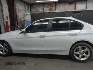 2013 BMW 3 Series 328i z VIN WBA3A5G5XDNP25779, wystawiony jako IAAI lot #42677403 z przebiegiem 93 020 mil mil oraz . Historia ofert i sprzedaży dostępna na DreamBid. Obrazek 14.