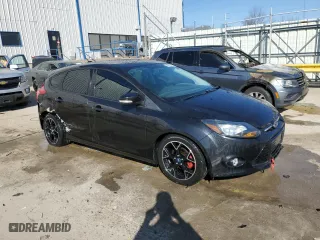 2013 Ford Focus SE with VIN 1FADP3K28DL217108, listed as a Copart auction lot 48513975 with 136,746 mi miles and Non Repairable. Bid and sale history available at carsss.com. Image 4.