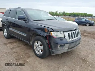 2011 Jeep Grand Cherokee Laredo z VIN 1J4RR4GG9BC608778, wystawiony jako IAAI lot #42314313 z przebiegiem 151 780 mil mil oraz . Historia ofert i sprzedaży dostępna na DreamBid. Obrazek 1.