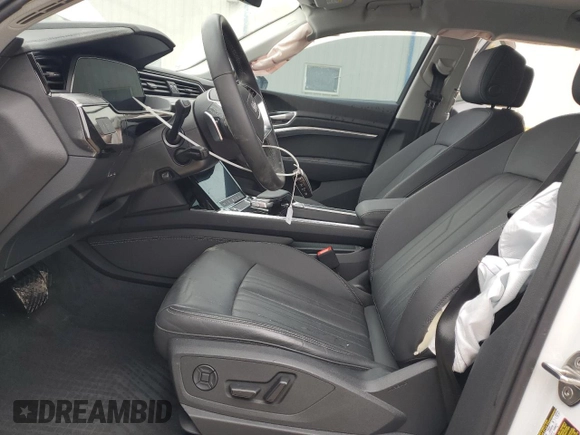 2022 Audi e-tron Premium with VIN WA1AAAGE4NB042461, listed as a Copart auction lot 83235624 with 10,991 mi miles and Salvage title. Bid and sale history available at DreamBid. Image 7.
